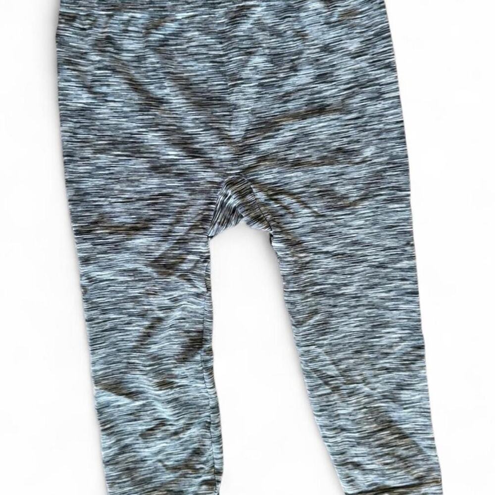 White black capri leggings